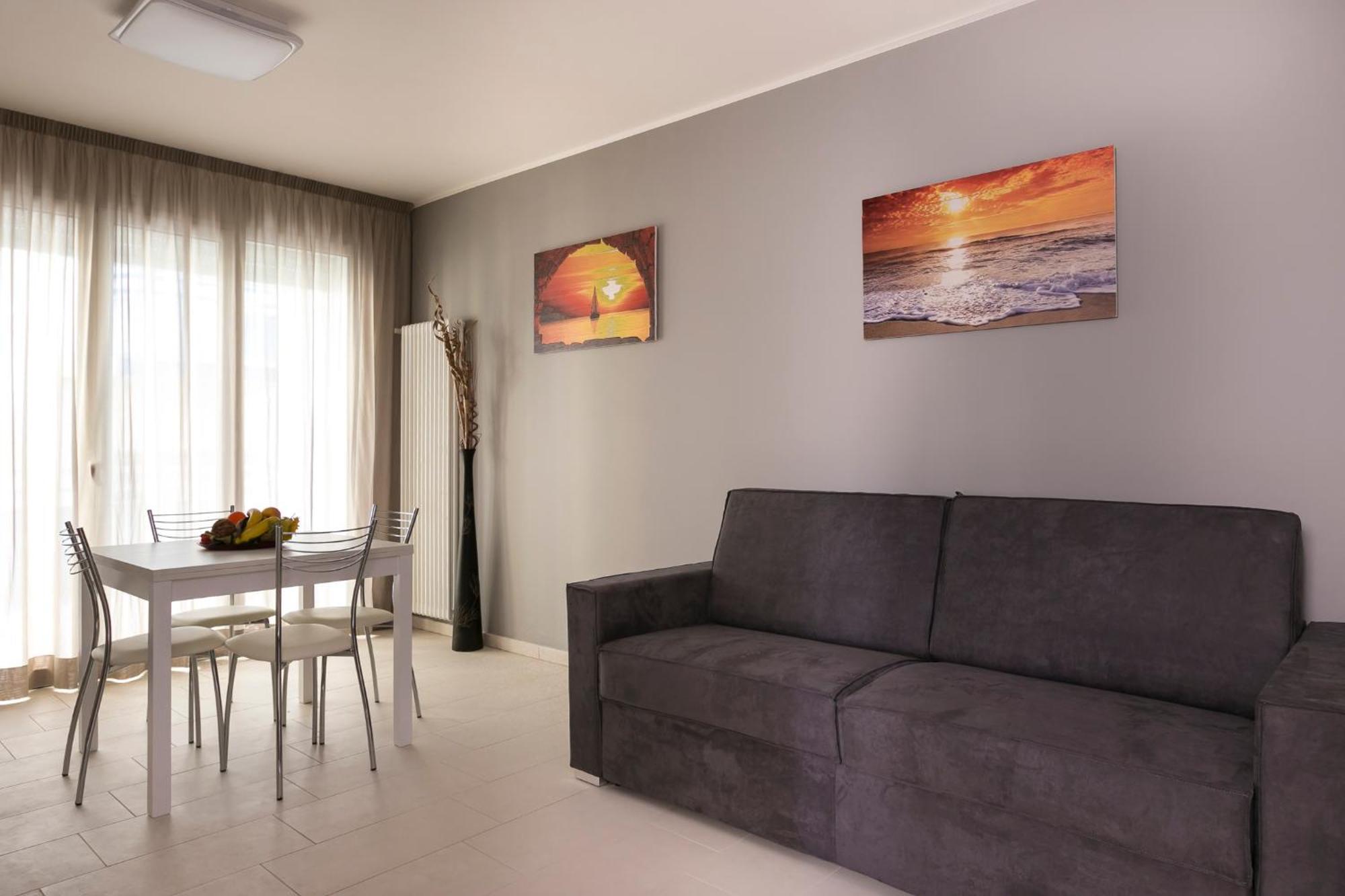 リミニ Residenza Riva Azzurraアパートホテル エクステリア 写真