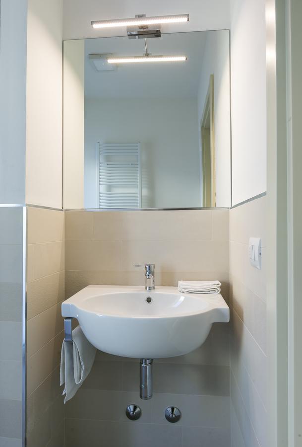 リミニ Residenza Riva Azzurraアパートホテル エクステリア 写真